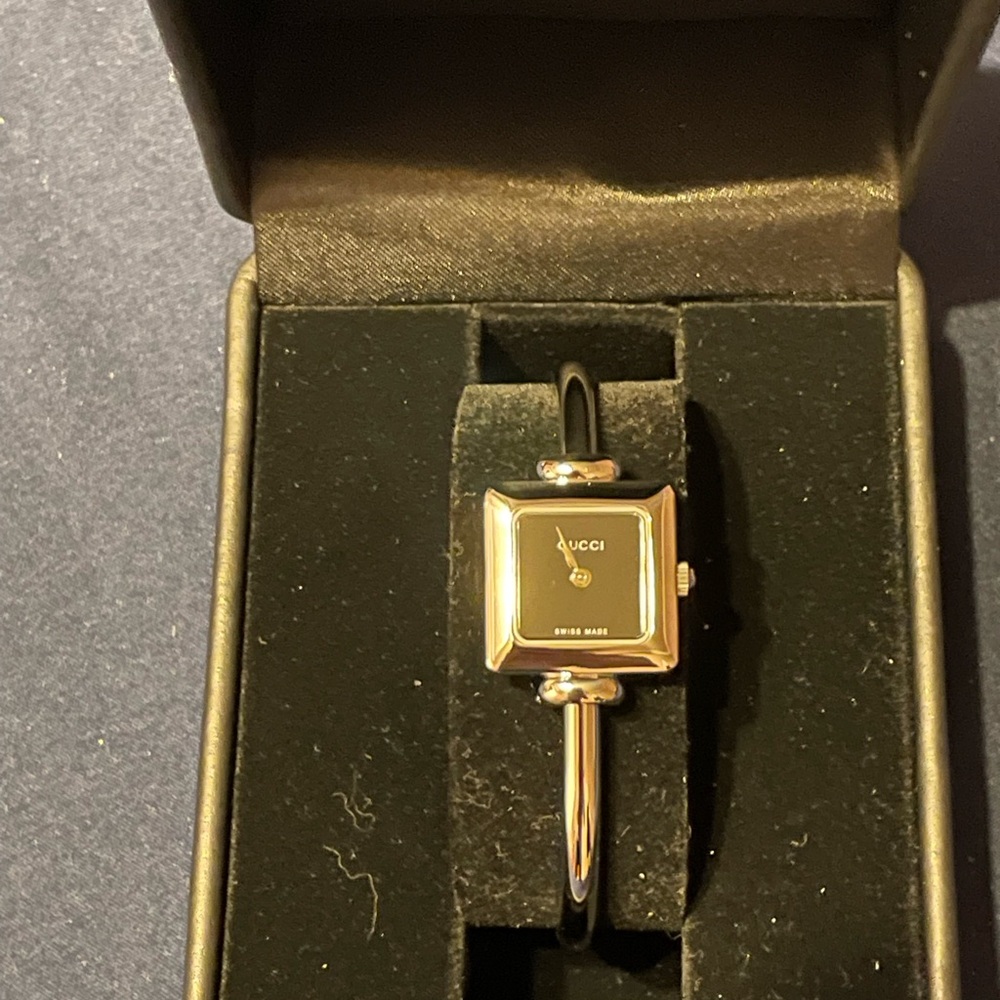 Gucci Black and Silver Square Face Watch - Picture 3 of 11